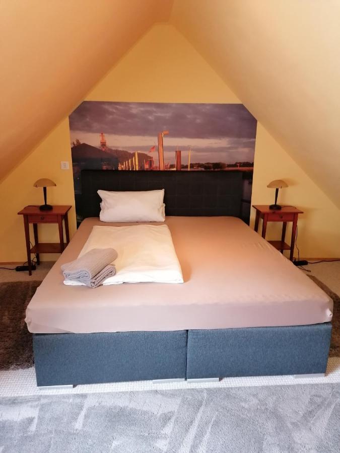 Pension Riverside In Leverkusen Hitdorf Am Rhein - Zentral An Der A1 Und 59 Buitenkant foto