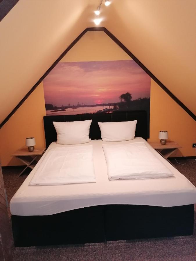 Pension Riverside In Leverkusen Hitdorf Am Rhein - Zentral An Der A1 Und 59 Buitenkant foto