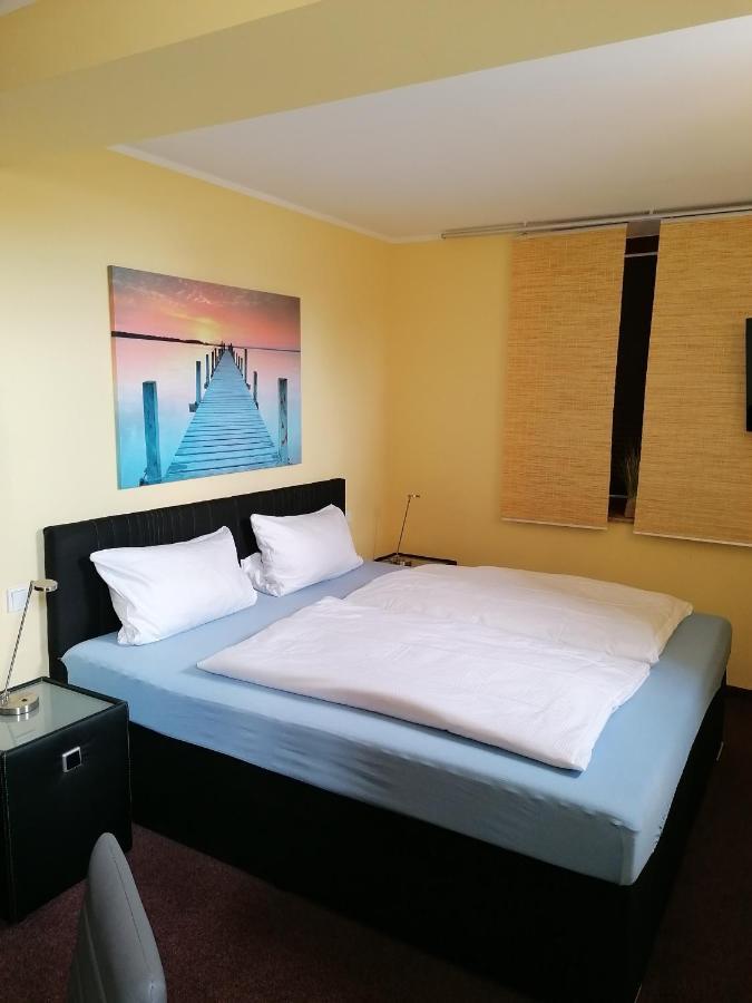 Pension Riverside In Leverkusen Hitdorf Am Rhein - Zentral An Der A1 Und 59 Buitenkant foto