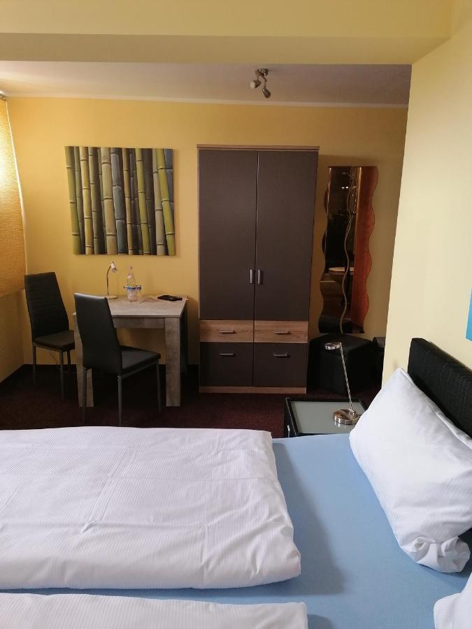 Pension Riverside In Leverkusen Hitdorf Am Rhein - Zentral An Der A1 Und 59 Buitenkant foto