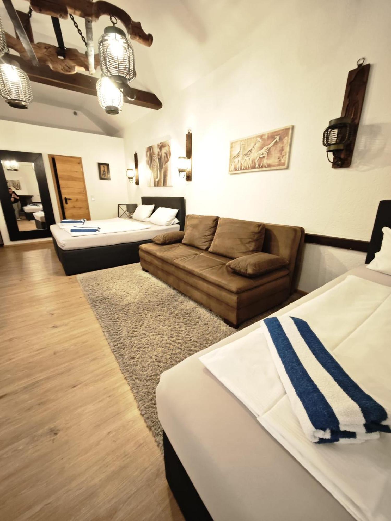 Pension Riverside In Leverkusen Hitdorf Am Rhein - Zentral An Der A1 Und 59 Buitenkant foto
