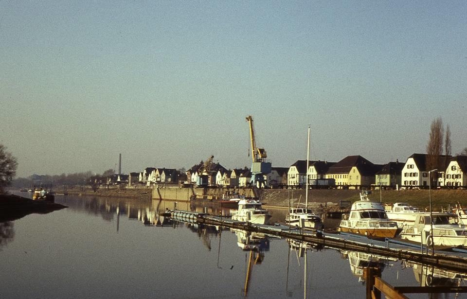 Pension Riverside In Leverkusen Hitdorf Am Rhein - Zentral An Der A1 Und 59 Buitenkant foto